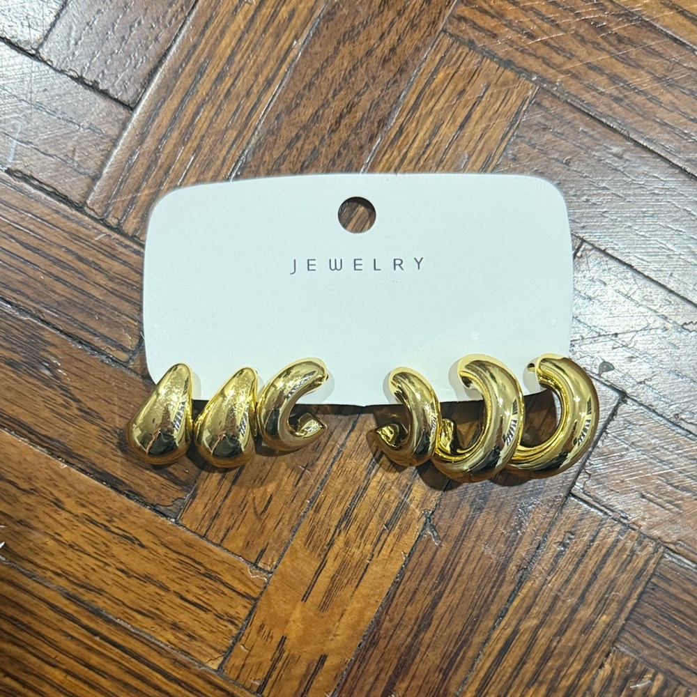 Elegant Gold Hoop Earrings Set